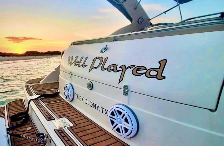 How Much Does a Private Yacht Charter Cost in St. Petersburg?